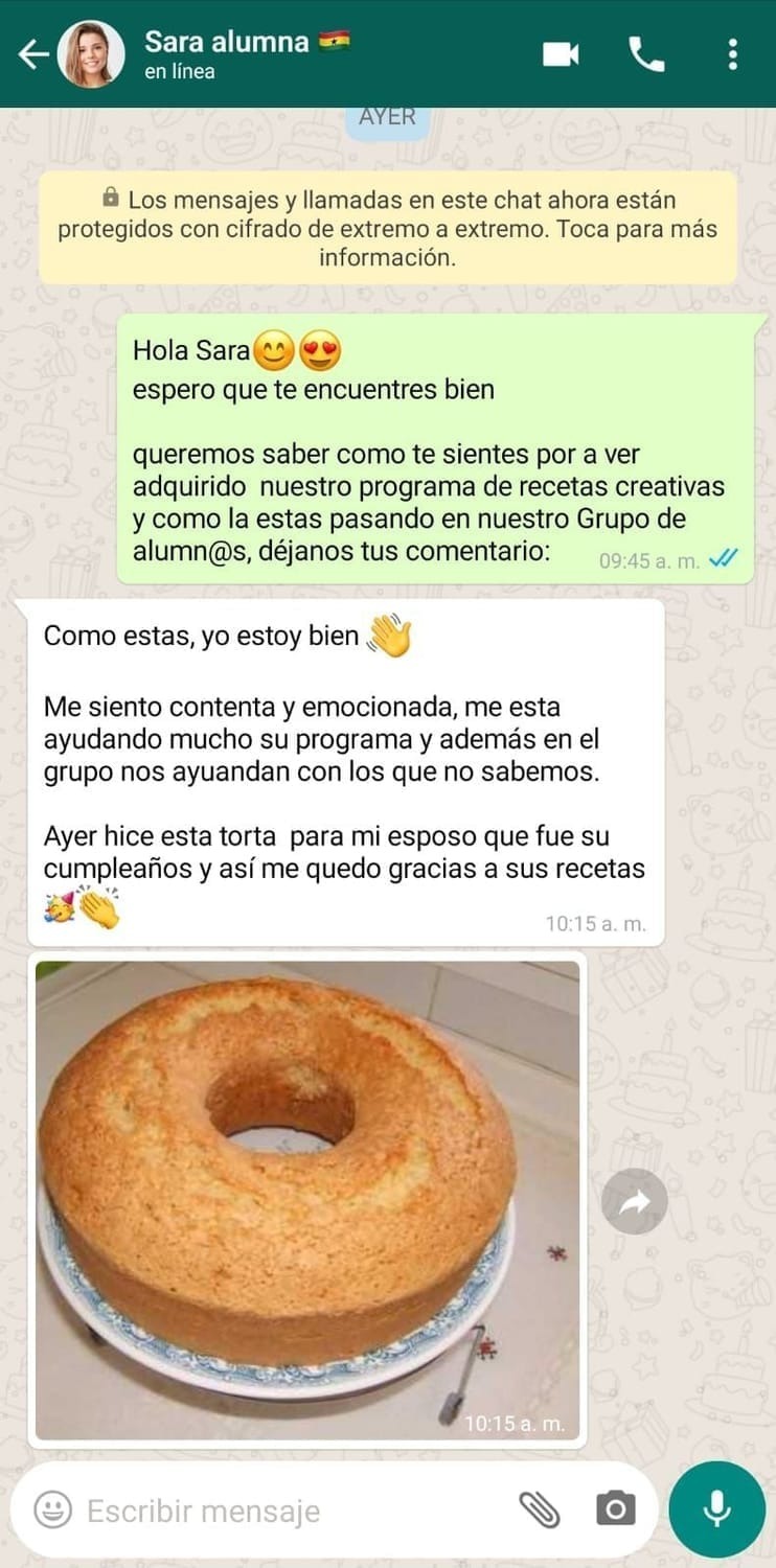 Testimonio visual de alumna mostrando un bizcocho casero